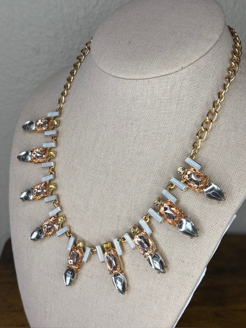 Stunning Gold Tone Champagne Rhinestone Statement Bib Necklace - Picture 5 of 7
